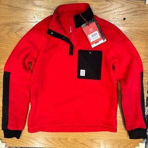 NWT-DEFECTS (missing 3 Snaps) - Topo Design Mountain Fleece Red/Black Size M
